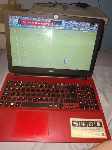Notebook Acer Aspire E15. 4GB+ 1 Tera de HD (Bateria nova recém trocada)