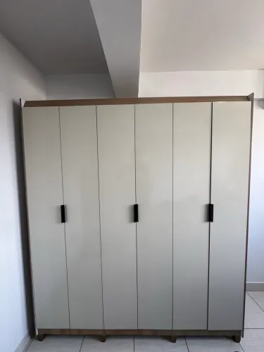 Guarda roupa 6 portas