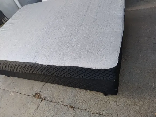 Cama de casal mais colchão grosso d60 com base preta ( entrego sem taxa dep distância)
