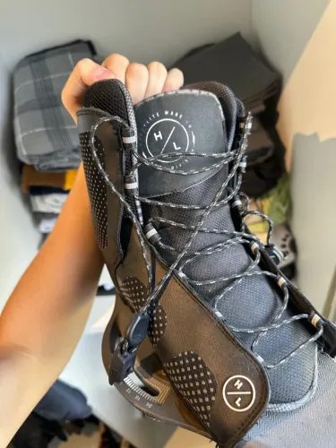 Bota de WakeBoarf importada 
