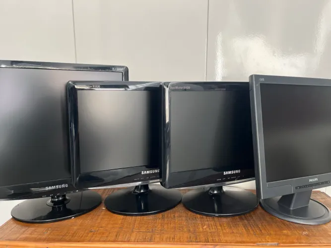 Oportunidade 4 Monitores de 15 polegadas