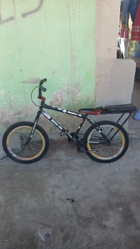 Bicicleta montadinha aro 20