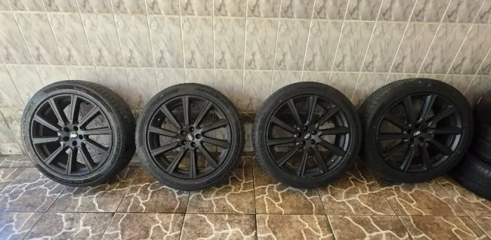 Jogo rodas aro 20 5x108 com pneus sem uso