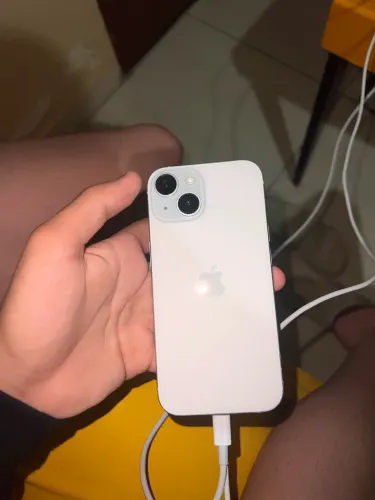iPhone 15 com mancha na tela