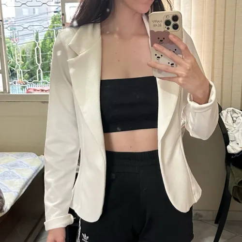 Blazer feminino branco acinturado