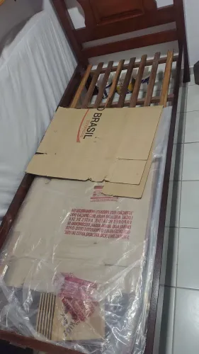 Cama ? madeira Angelim e Tatajuba.