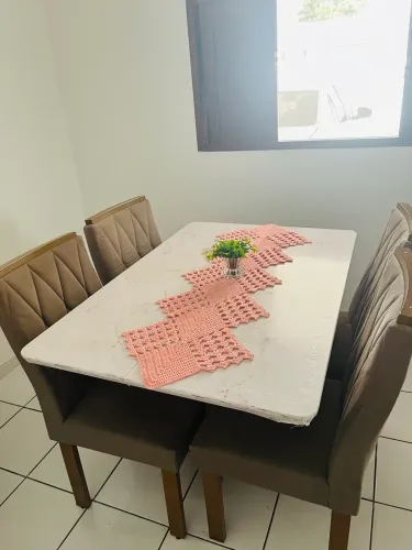 Mesa com 4 cadeiras
