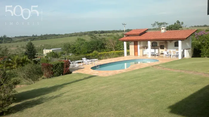 Chácara à venda no Condomínio Chácara Floridas com 400m² de área construída e 2174m² de ár