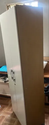 Multiuso/guarda roupa 