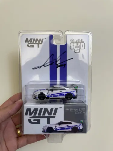 Carrinho mini GT Nissan GTR Salão Diecast 5