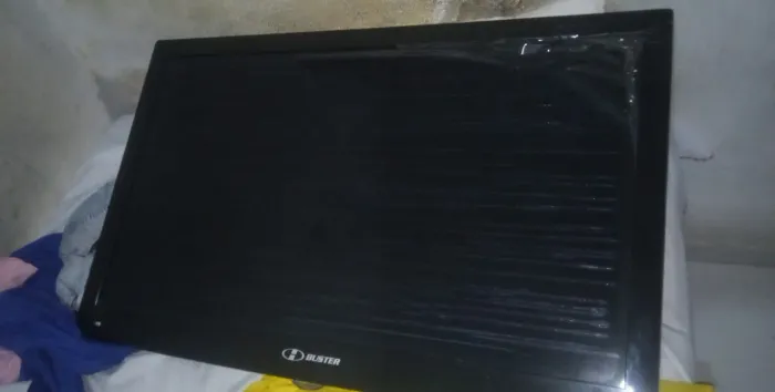 Tv Buster 42 polegadas ela está com a película saindo por isso esse valor .
