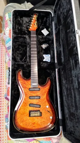 Guitarra Godin Artisan ST-1 ano 1993 em EXCELENTE Estado com Case