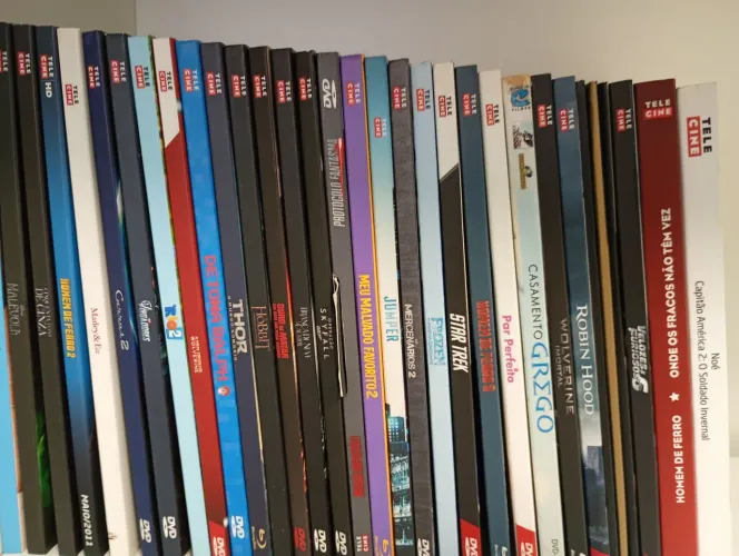 Coleção de Dvds de diversos tipos no total de 32 filmes todos originais.