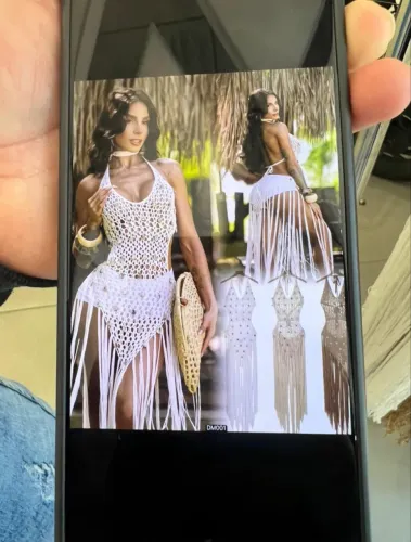 Vendo vestido praiano com detalhes em conchas
