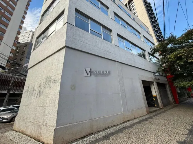 Prédio de 940m² para locação na Savassi.