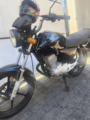 Titan 2004 impecável, possui roda e freio a disco , pra pessoa exigente