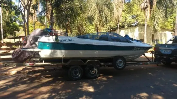 Lancha ventura 21 pés motor 150HP Jhonson