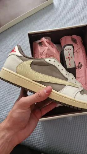 jordan 1low Travis scott reverse mocha 