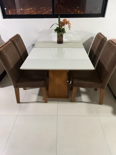 Mesa de Jantar com 4 Cadeiras - Tampo de Vidro - Excelente Estado
