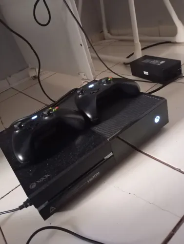 Vendo Xbox one s completo 2 controle 
