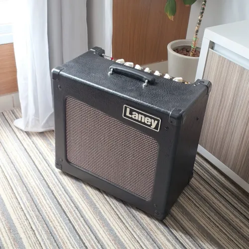 Amplificador de guitarra Laney Valvulado