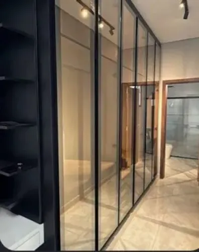GUARDA ROUPA SEM MARCAS DE USO PERFEITO 