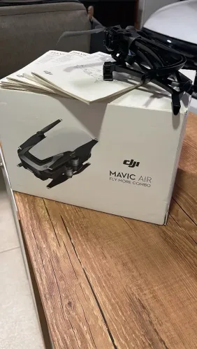 Drone DJI MAVIC AIR, com caixa e manuais