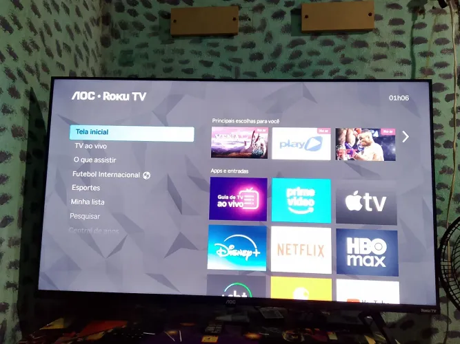 Televisão Smart Roku 43 polegadas semi nova (com led incluso)