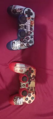 Ps4 com 2 controles funcionando e alguns jogos