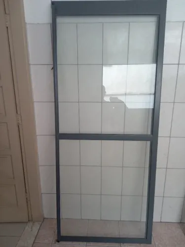 Porta de correr em Aço Galvanizado.