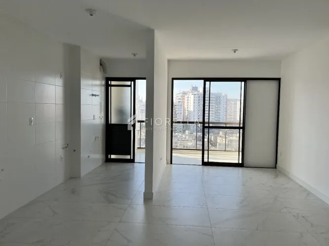 Apartamento com 03 dormitórios sendo 02 suítes no bairro Kobrasol - São José/SC