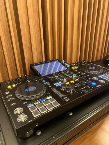 Controladora Pioneer XDJ RX3 All-in-One + Case de transporte profissional