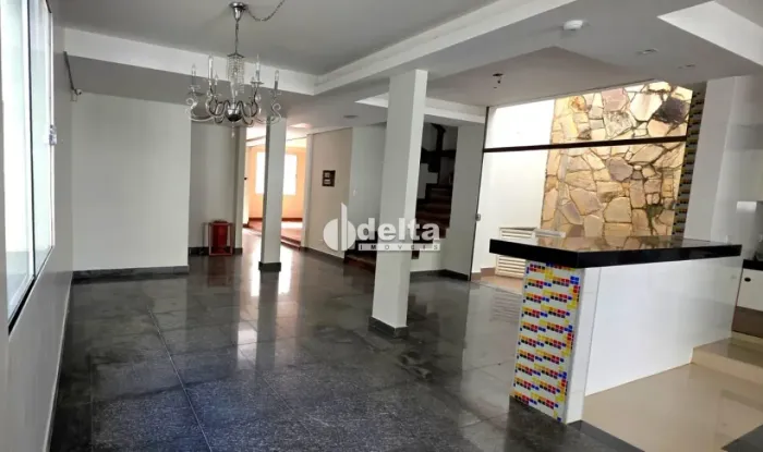 Casa residencial com 5 quartos sendo 3 suítes disponível para venda no bairro Bom Jesus em