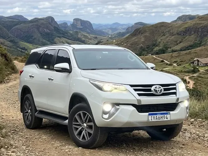Toyota Hilux SW4 SRX 4X4 2.8 TDI 16V Dies. Aut. 2017