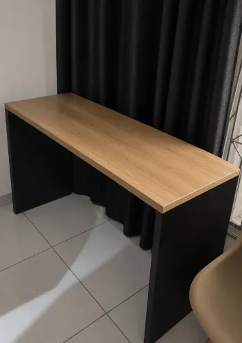 Mesa para escritório ou estudos 