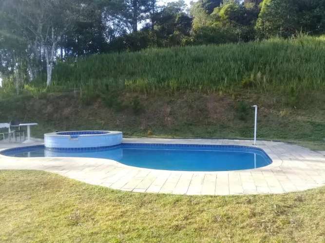 Chácara com piscina próximo a Juquitiba