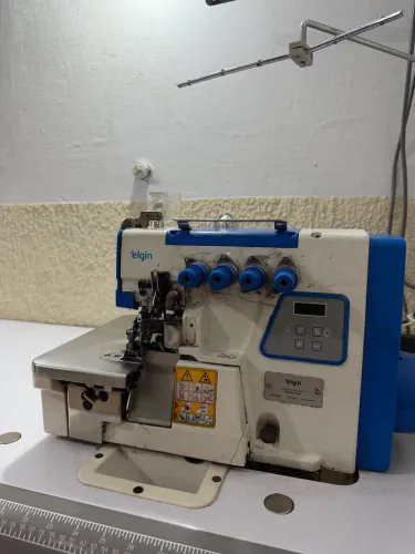Máquina de costura overloque