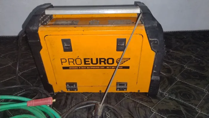 Vendo esta máquina de solda em perfeito estado 700 Reais, mais informações
