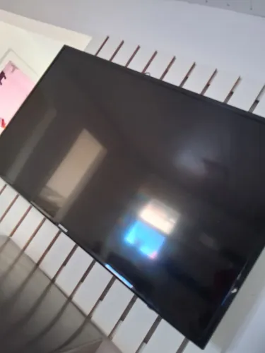 Tv para arrumar ou usar as peças