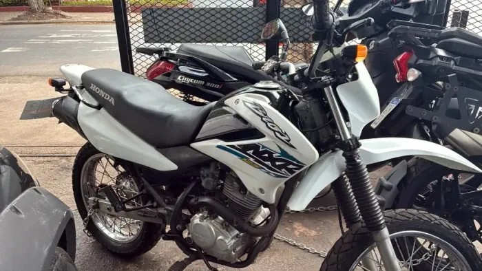 HONDA/ NXR 125 BROS ES. 2004 otimo estado vale a pena conferir