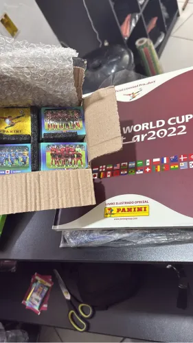 Álbum da copa 2022 com todas figurinhas pra colar