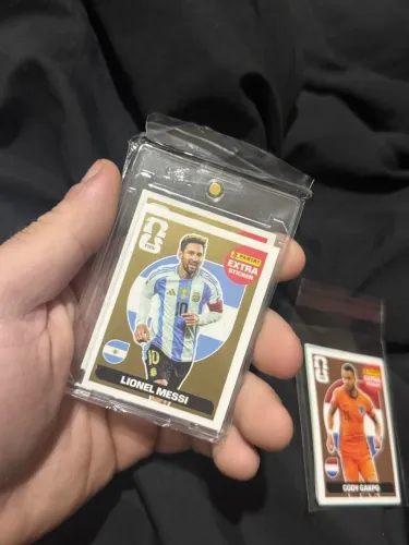 FIGURINHAS EXTRA LEGEND 1 MESSI OURO + 1 CRISTIANO BRONZE + 1 CRISTIANO BORDÔ