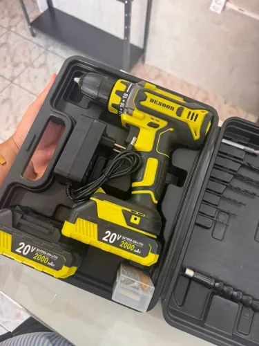Furadeira parafusadeira 20v com maleta e duas baterias