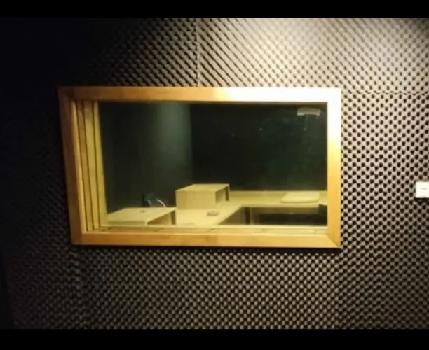 Visor Acústico profissional para estúdio de gravação.