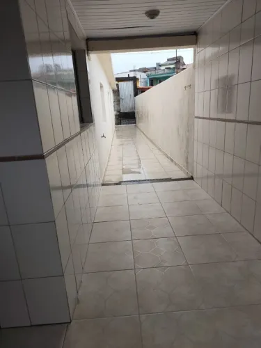 Alugo casa próximo estacão de Itaqua