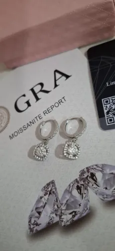 Brinco argolinha moissanite e prata de lei