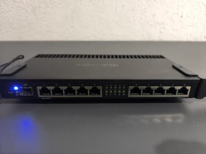 Mikrotik Rb4011igs+rm Roteador Gigabit 10 Portas
