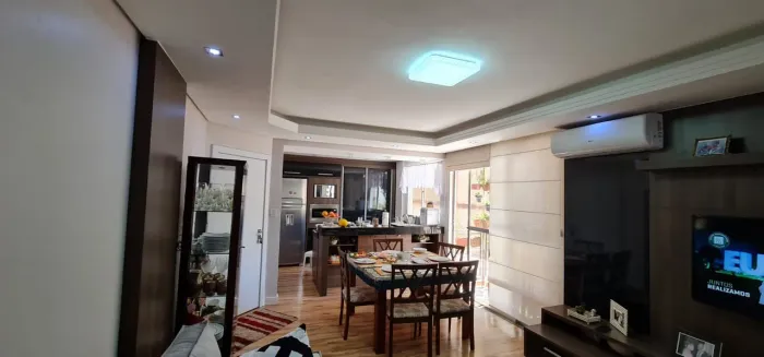 Vendo Apartamento espaçoso 100% mobiliado , excelente localização no centro de Cascavel