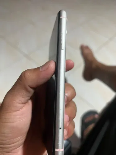 iPhone 11 / 64GB