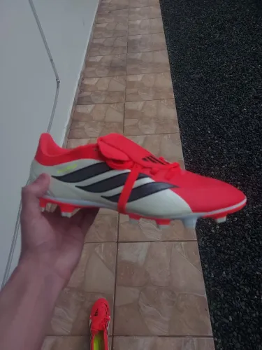 Chuteira Adidas Predator!